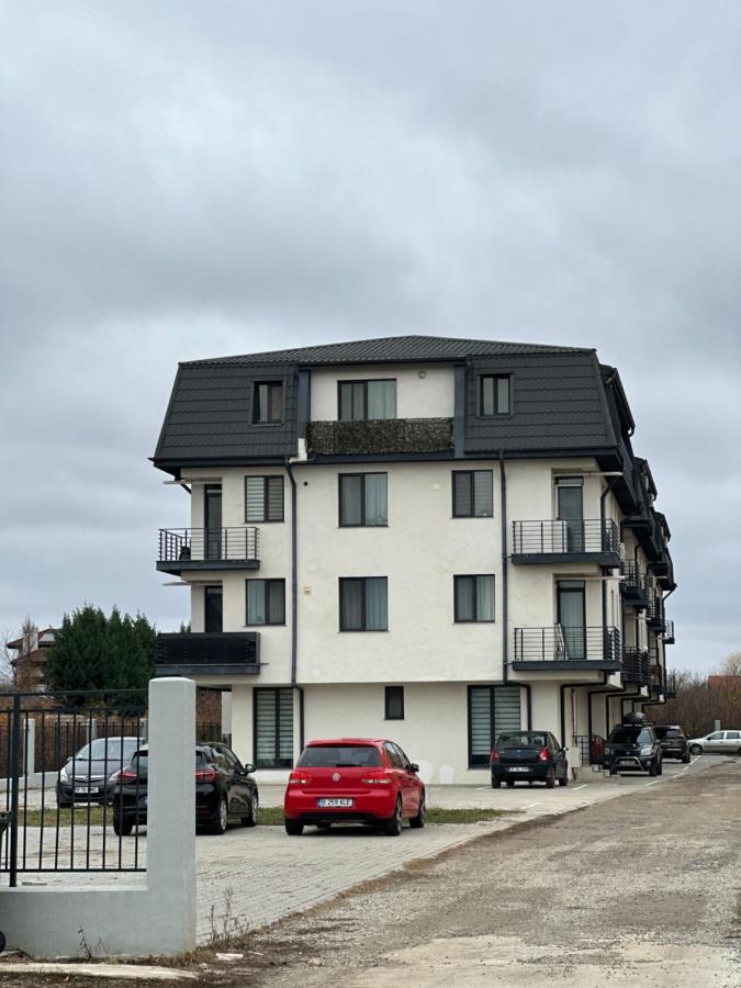 Touchdown Apartment Near Bucharest Airport Otopeni Bagian luar foto