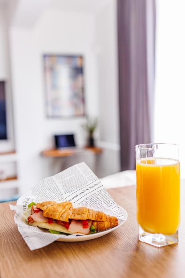 Touchdown Apartment Near Bucharest Airport Otopeni Bagian luar foto